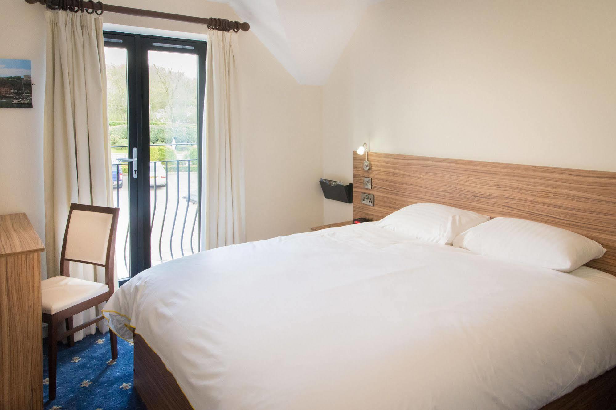 The Sharnbrook Hotel Exterior photo